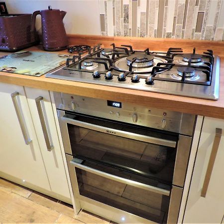 3 Bed Farnborough Air Accommodation Экстерьер фото
