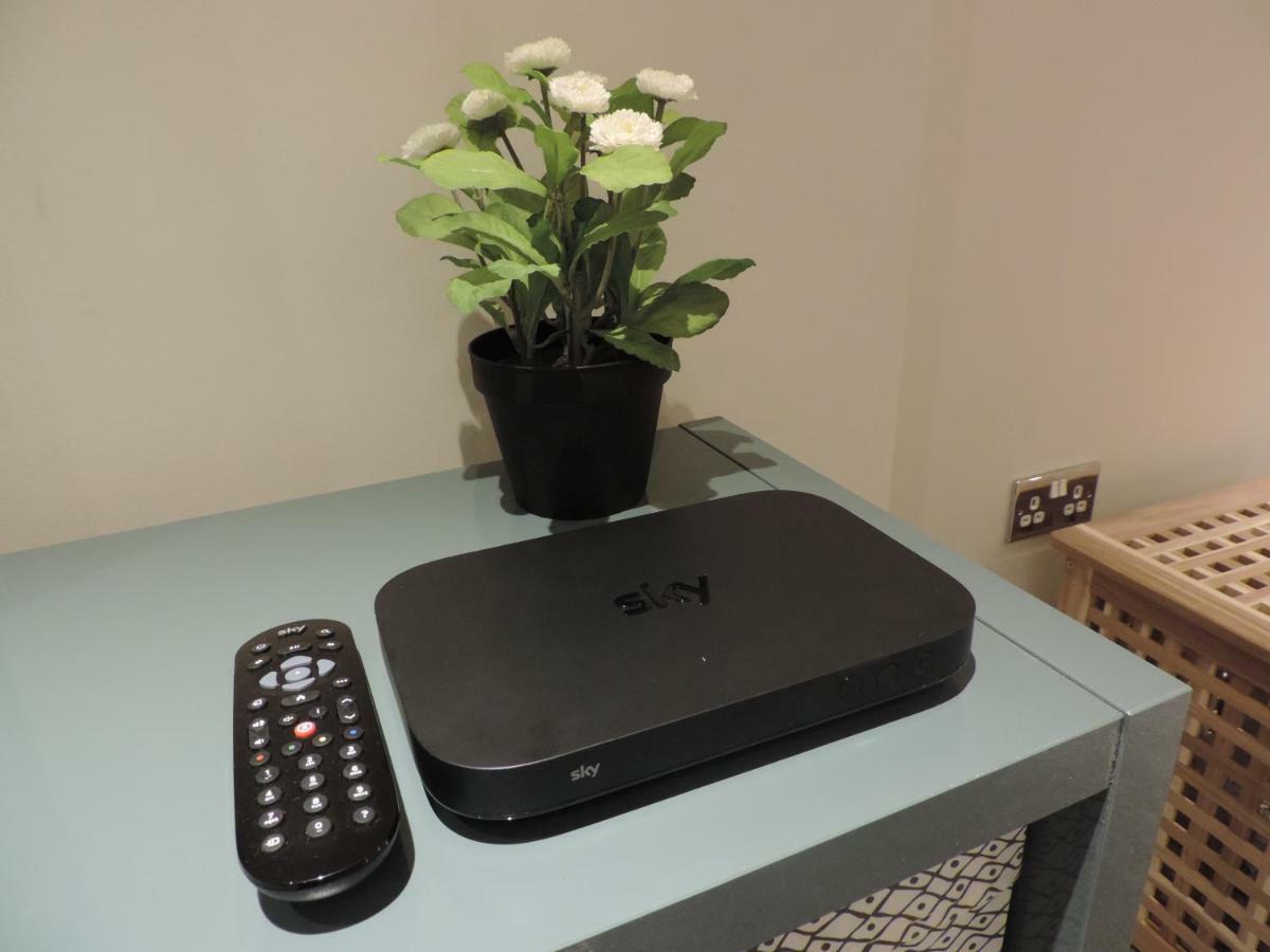 3 Bed Farnborough Air Accommodation Экстерьер фото