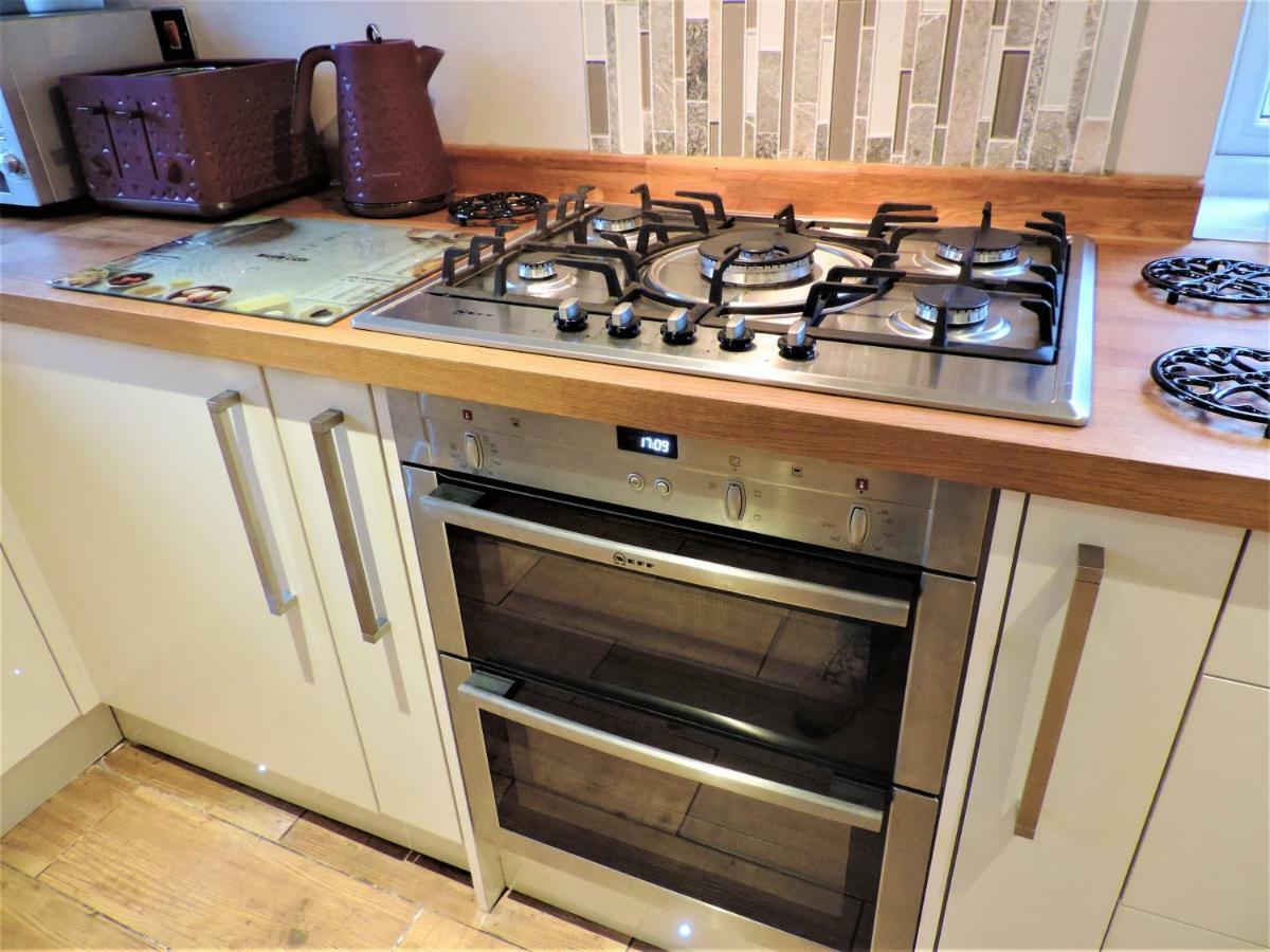 3 Bed Farnborough Air Accommodation Экстерьер фото
