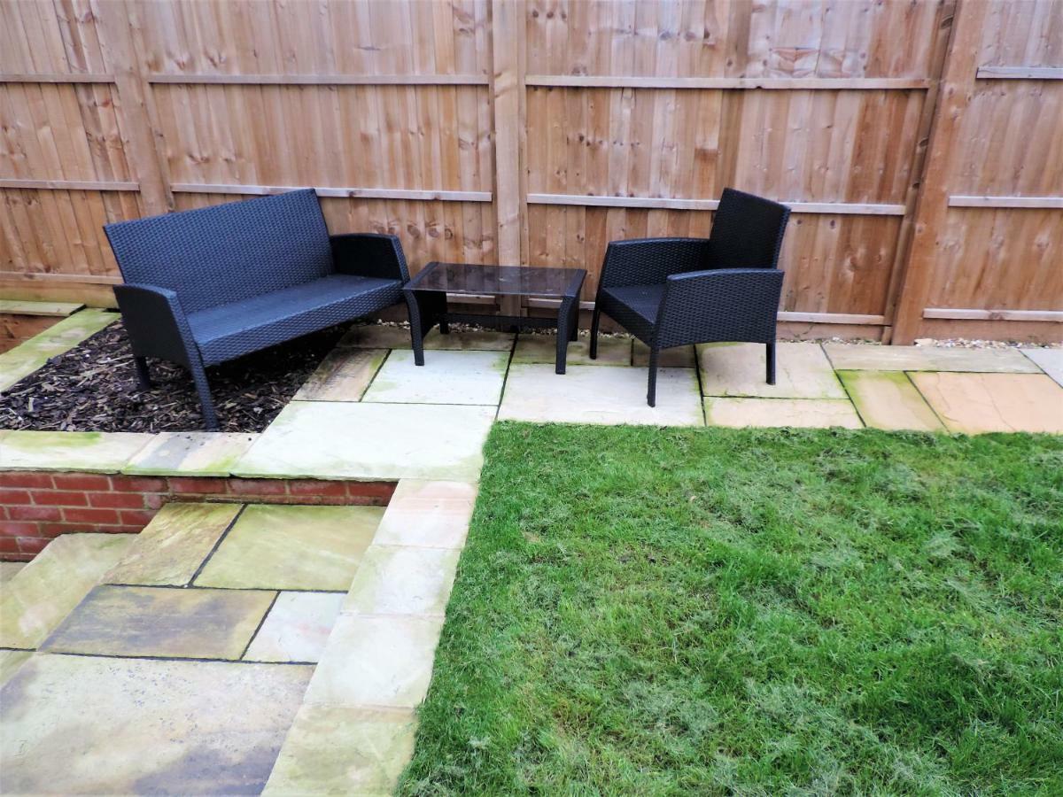 3 Bed Farnborough Air Accommodation Экстерьер фото