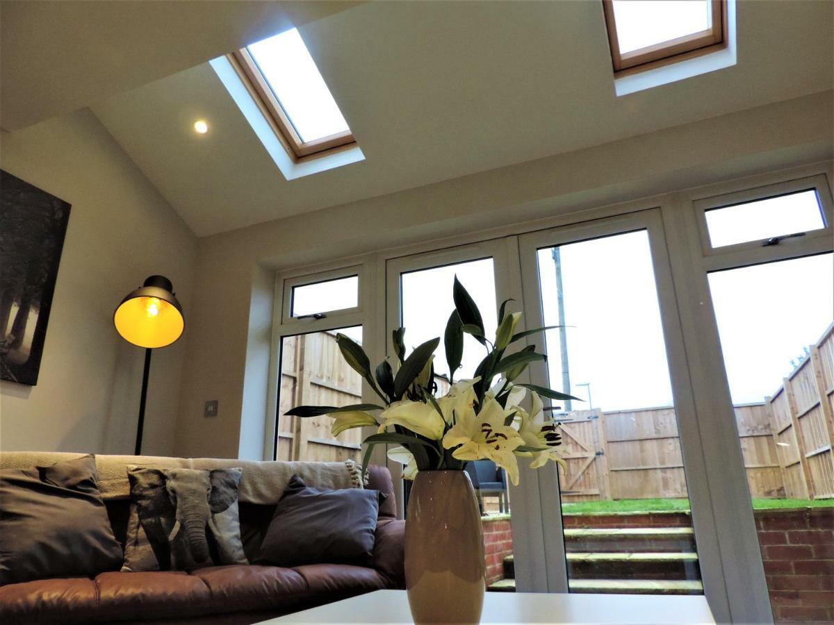 3 Bed Farnborough Air Accommodation Экстерьер фото