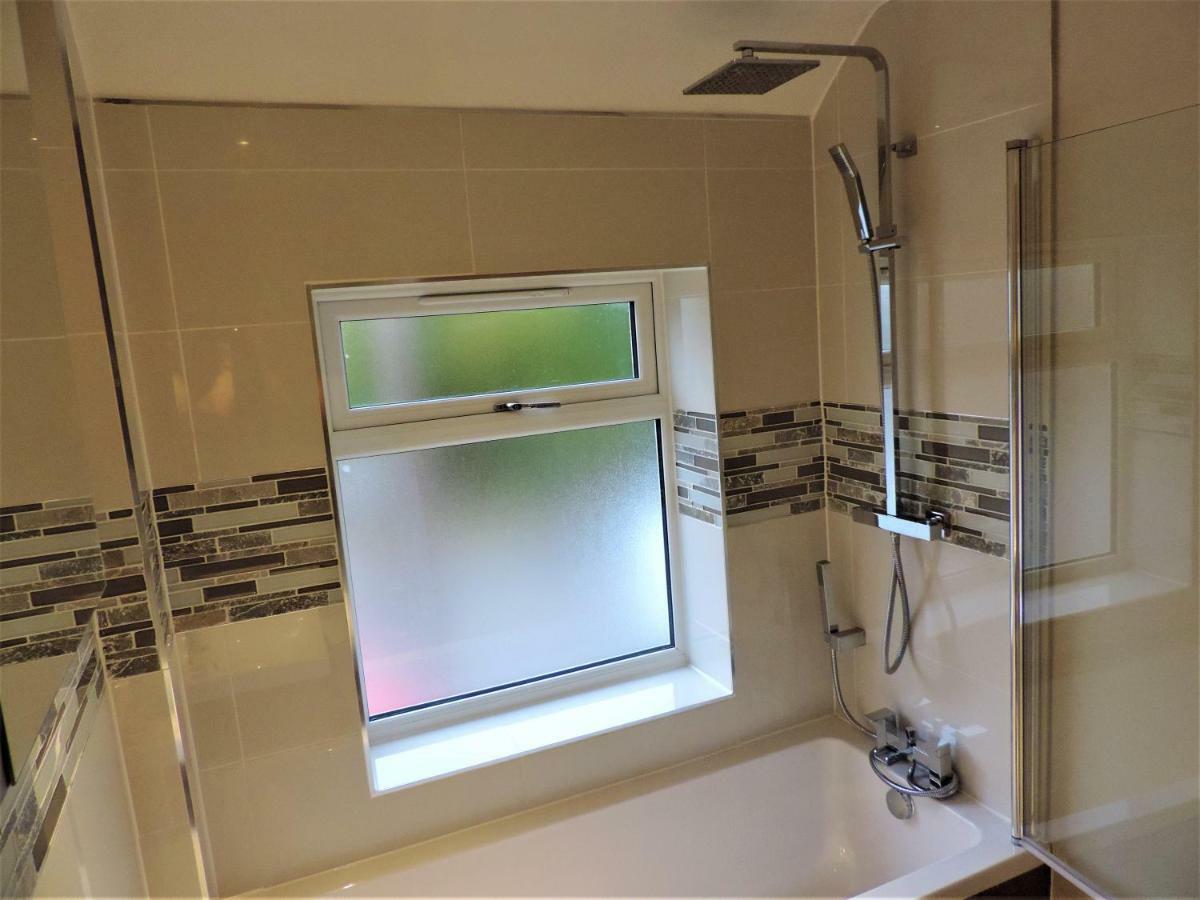 3 Bed Farnborough Air Accommodation Экстерьер фото