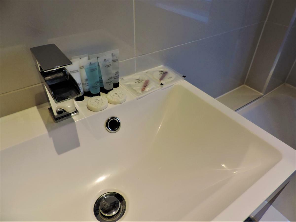 3 Bed Farnborough Air Accommodation Экстерьер фото