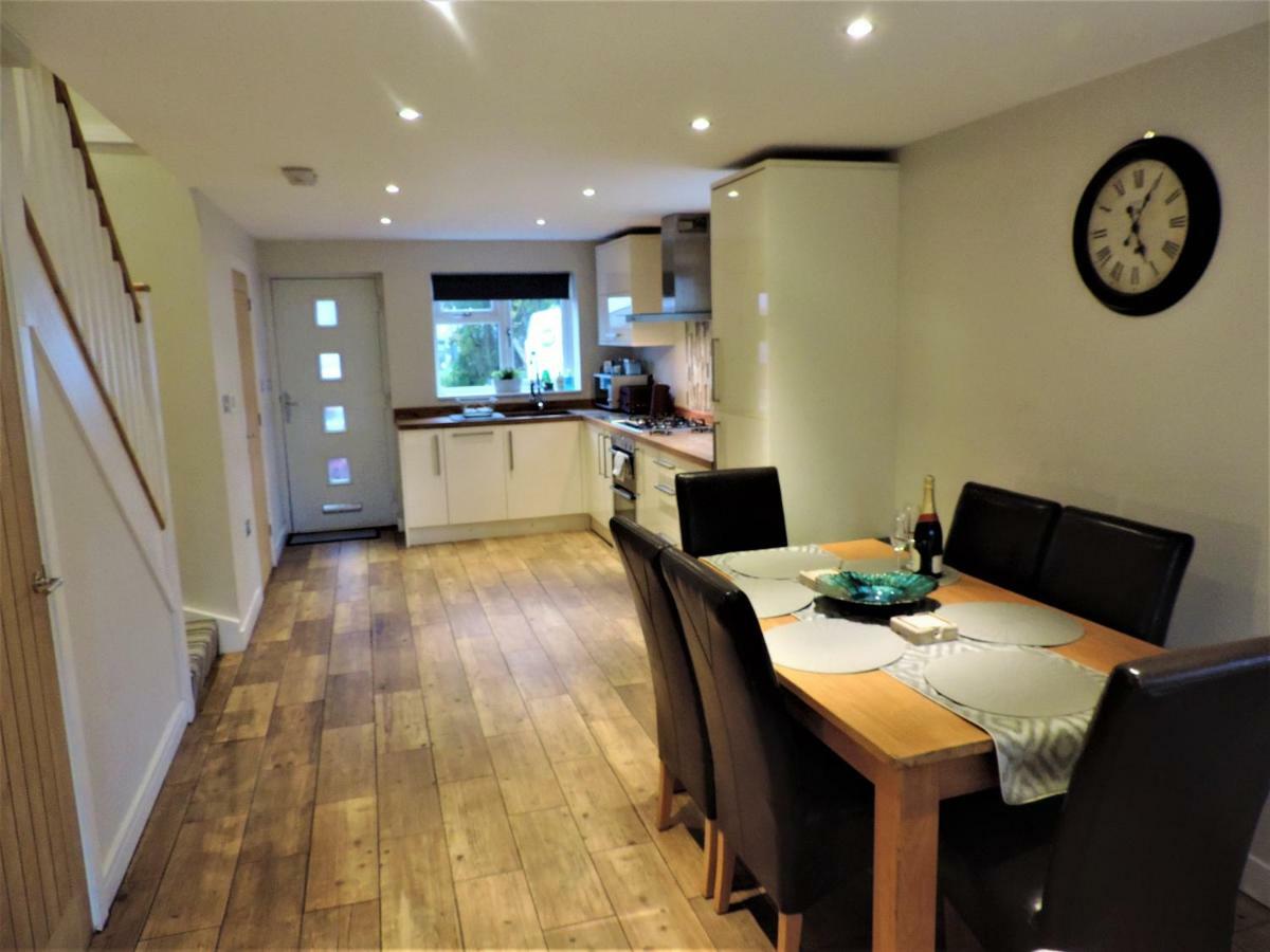 3 Bed Farnborough Air Accommodation Экстерьер фото